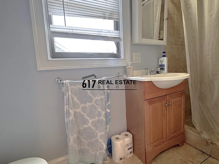 34 Brentwood St — Photo 18
