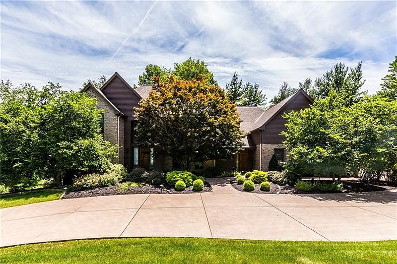 Pull onto the Governor's driveway and you have arrived at one magnificent home.