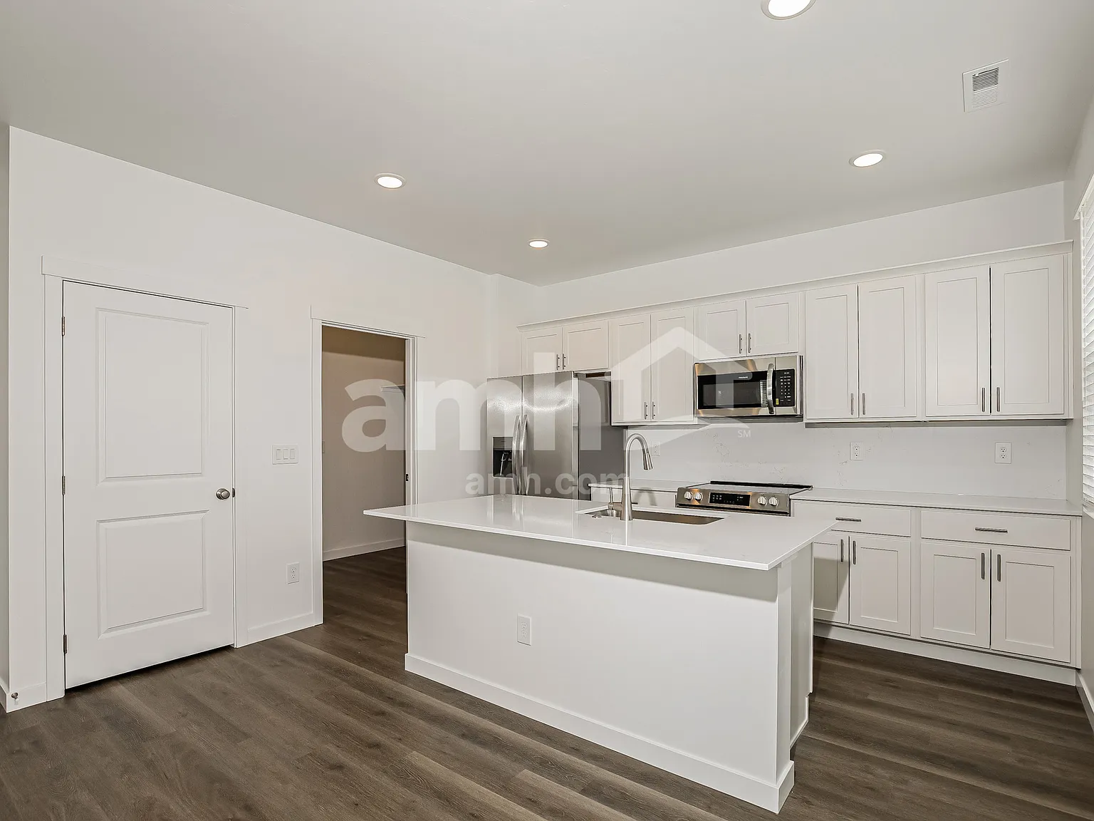 4 bed, 3.0 bath, 2168 sqft, $2,645 — Photo 3
