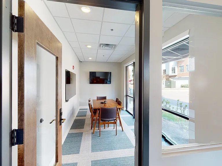 The-Quarters-Bloomington-Clubhouse-Study-Lounge