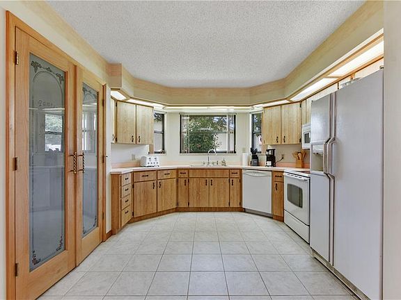 4th image of 908 Liberty Ln