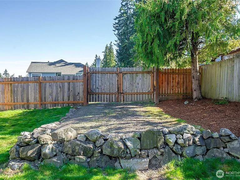 11003 Pansy Pl NW — Photo 34