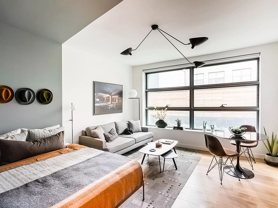 1st image of 547 W 47th St Room 611