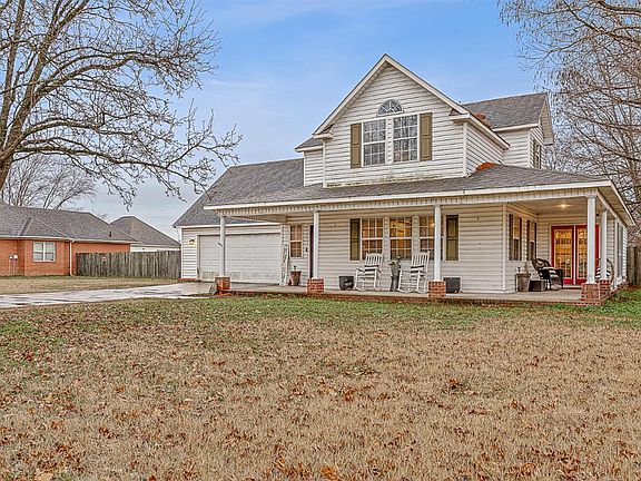 2nd image of 603 Leah Ln