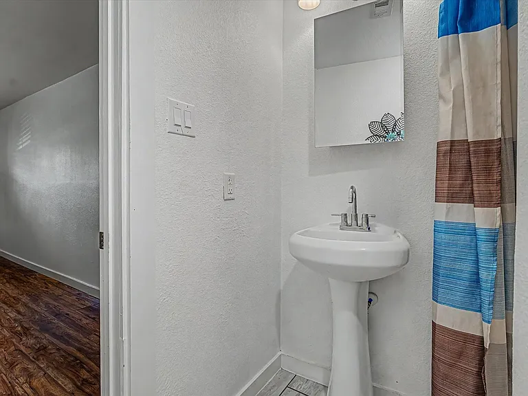 8159 Glenhollow Dr — Photo 17