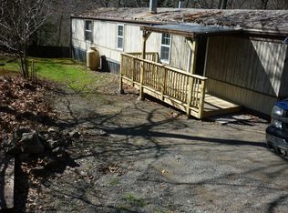 131 Oak Dr, Greentown, PA 18426