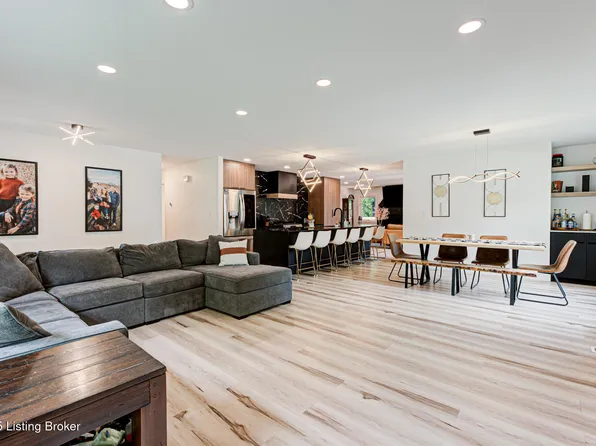 2527 Windsor Forest Dr, Louisville, KY 40272