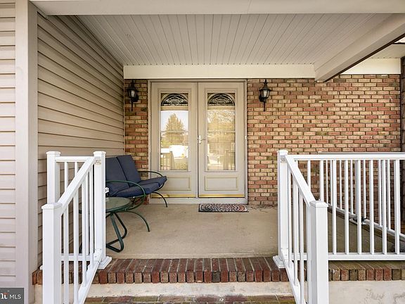 3rd image of 51 Bolton Rd