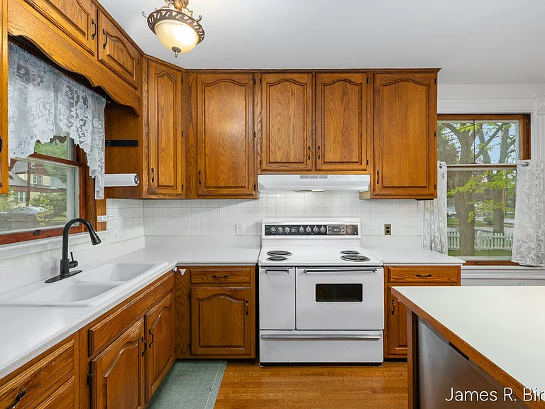 529 Avery St — Photo 7