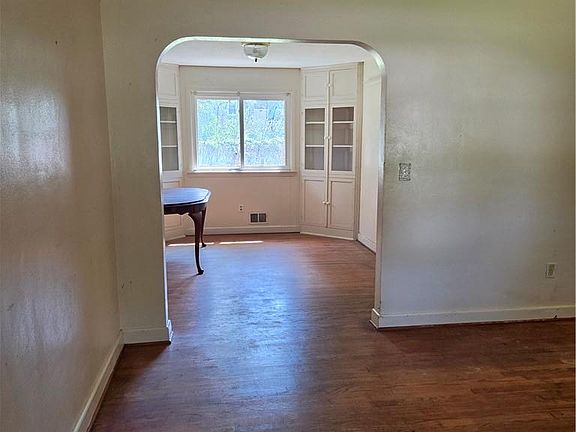3rd image of 504 Mount Pleasant Rd
