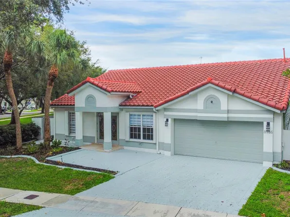 8986 NW 188th Ter, Hialeah, FL 33018