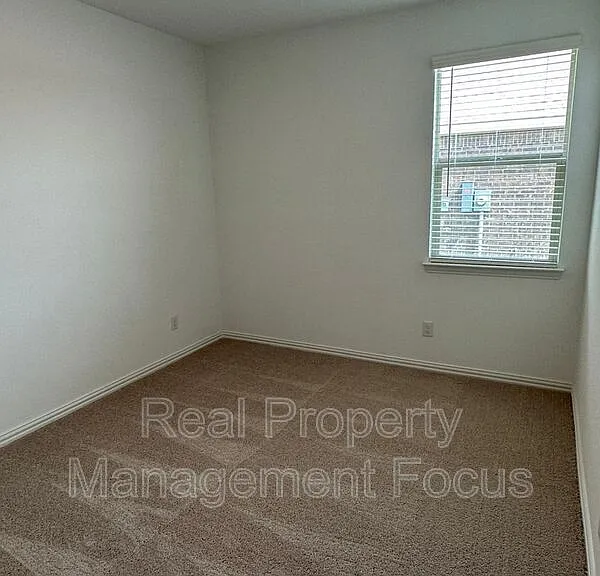 239 Jenkinson Dr — Photo 17