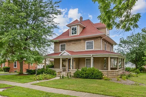 190 Grove Ave photo 1