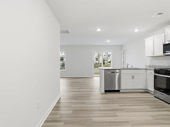 3rd image of 211 Pristine Dr