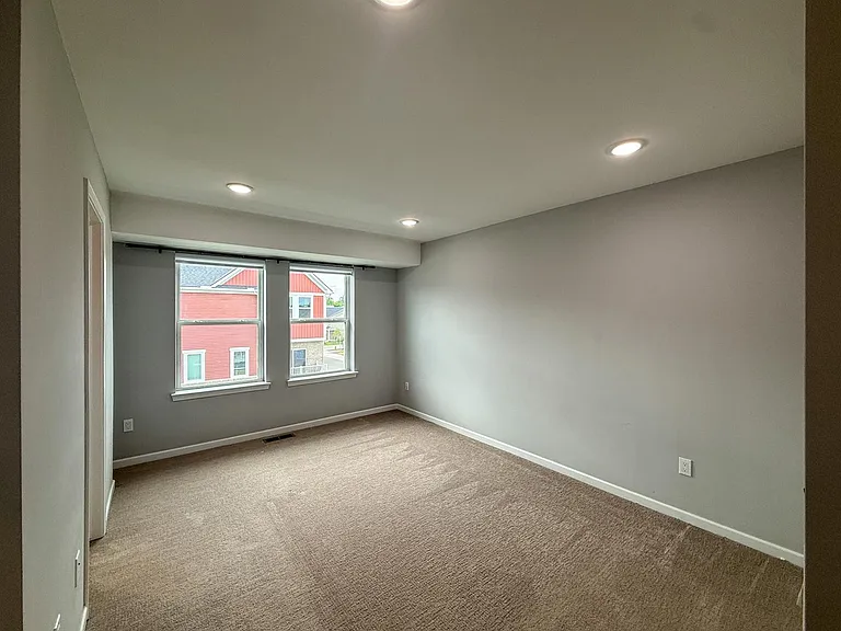 4861 Ludlow Ln — Photo 12