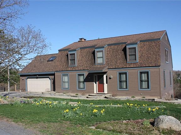 Looking for something larger?  Gorgeous Home on the Hill - Beautiful Views - 4 Bedroom 3 baths and with 2nd kitchen and bath in the walk out basement