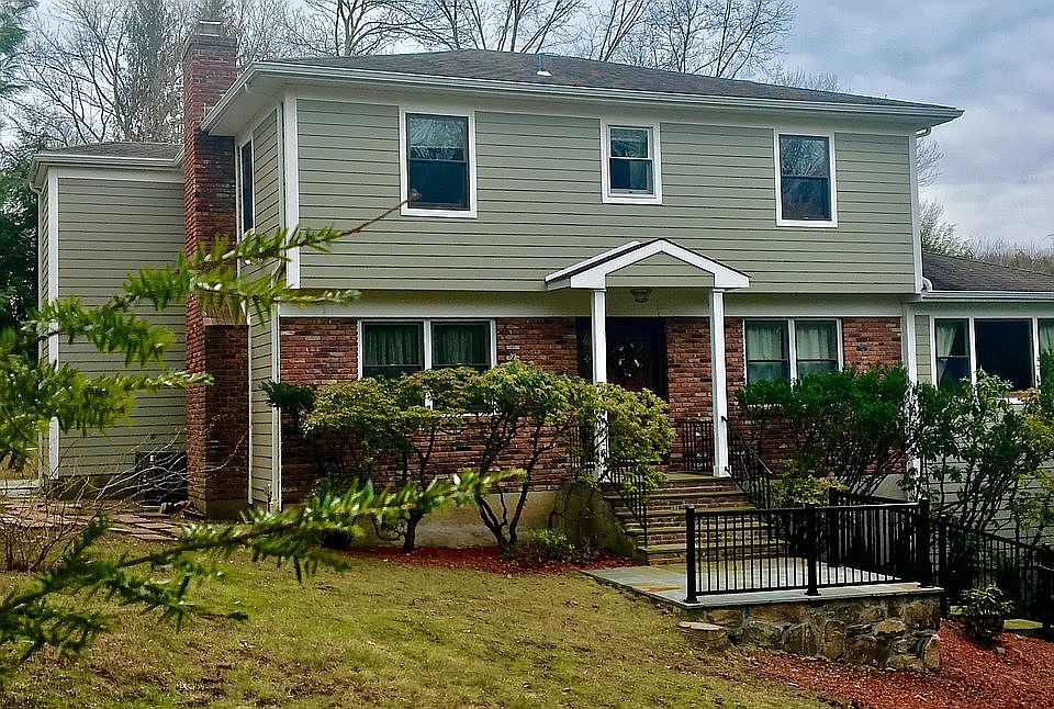 Classic 4-bedroom Colonial
