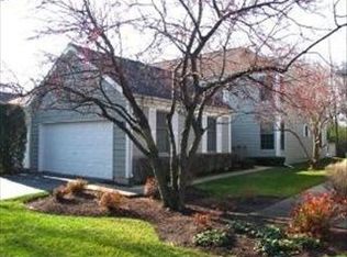 8 Newcastle Ln, Lincolnshire, IL