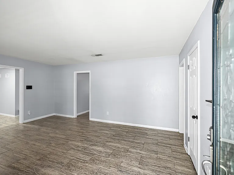 328 Plymouth Ave — Photo 4