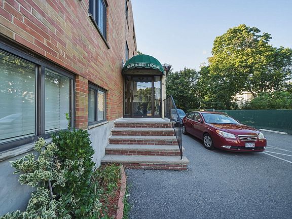 3rd image of 10 Coffey St APT 25