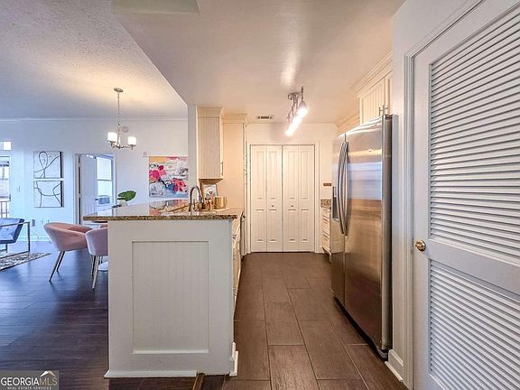 2nd image of 1101 Juniper St NE APT 211