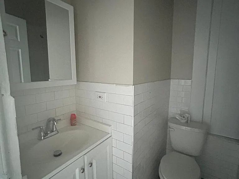 240 William St #1 — Photo 4