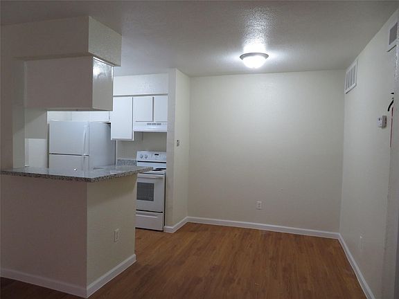 3rd image of 9201 Clarewood Dr #350