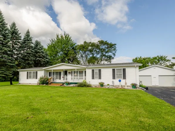 605 N Elm St, Three Oaks, MI 49128