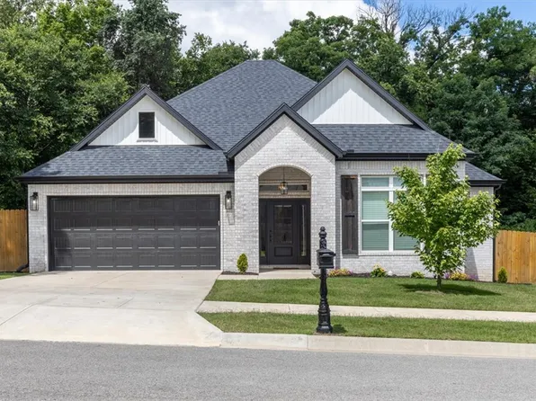 1305 N Quincy Ave, Fayetteville, AR 72704