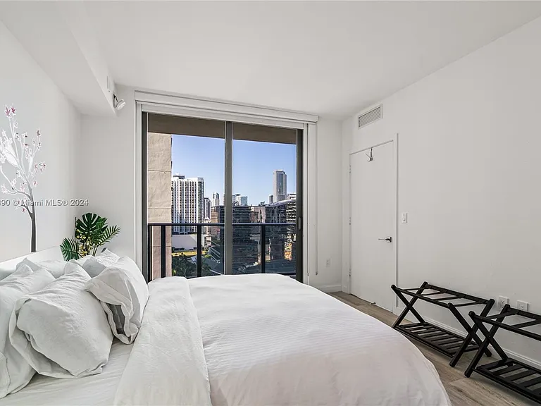 55 SW 9th St #1801 — Photo 11