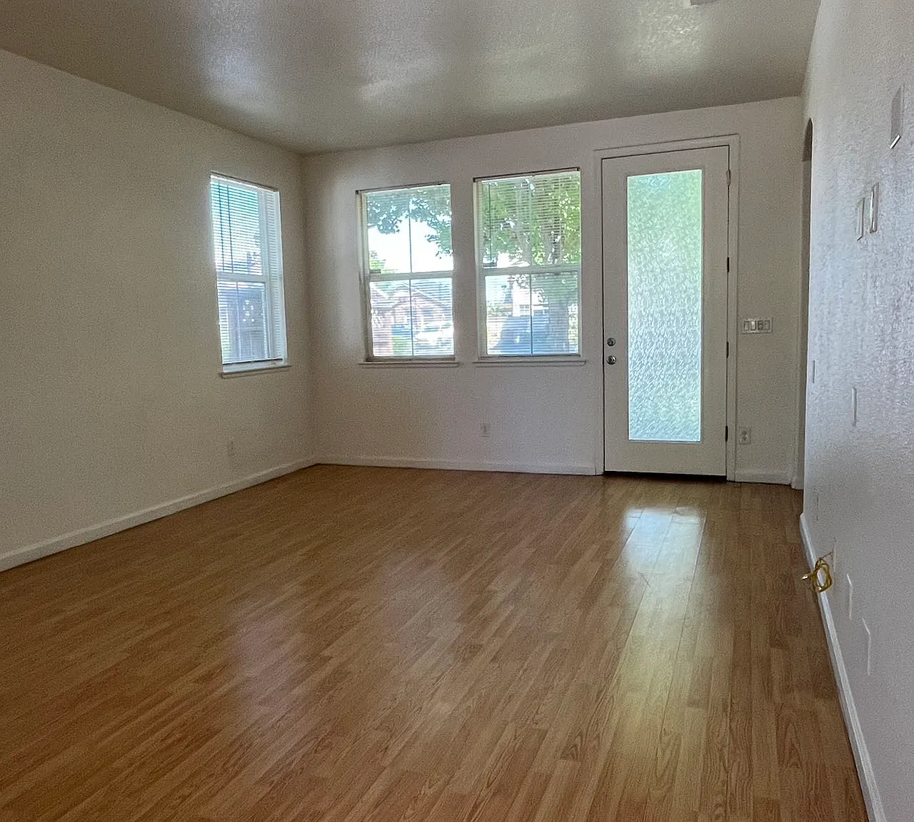 4 bed, 2.5 bath, 1717 sqft, $2,500 — Photo 4