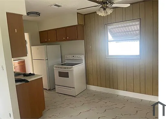 121 Andros St — Photo 3
