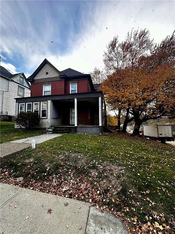 585 Allison Ave photo 1