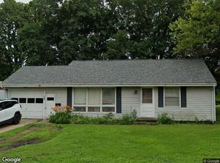 59 6th St, Windom, MN 56101