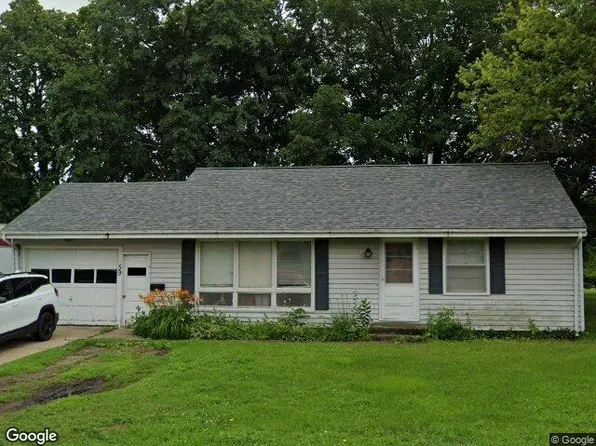 59 6th St, Windom, MN 56101