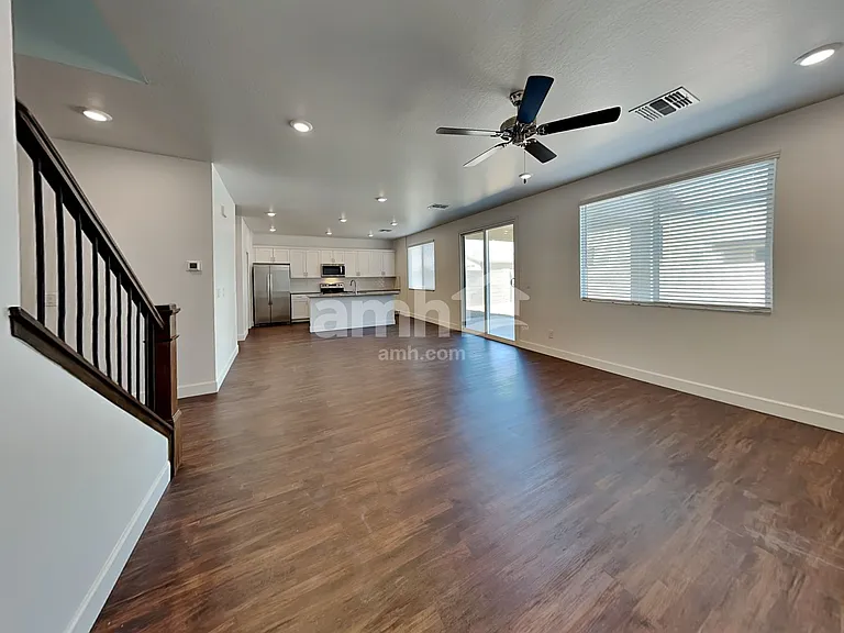 17154 W Golden Ln — Photo 7