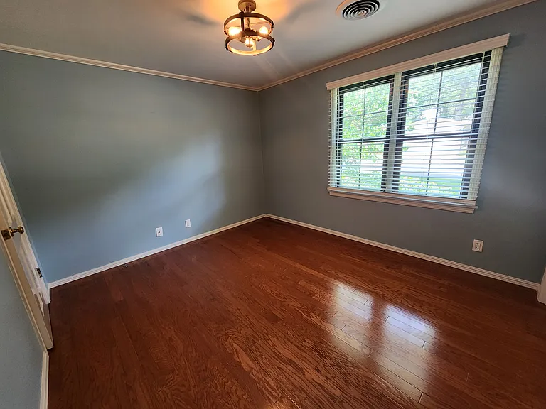 425 E Seneca St — Photo 53