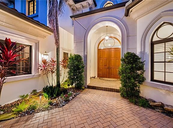 3rd image of 2955 Tiburon Blvd E