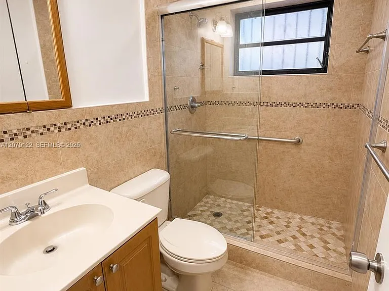 2219 SW 137th Pl — Photo 5