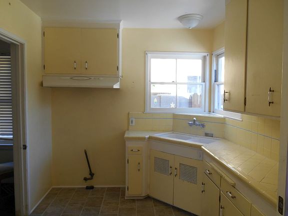 4th image of 1514 N Screenland Dr