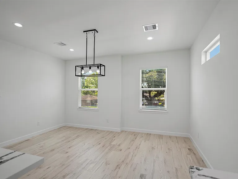 1078 Saint Clair St #B — Photo 6