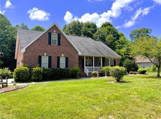 8473 Hunting Ct, Stokesdale, NC 27357