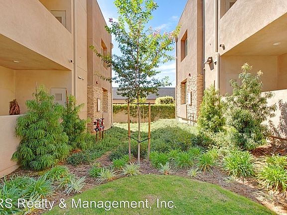 3rd image of 94 N Oakview Dr Unit 1