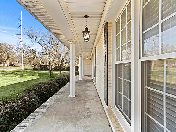 4th image of 16088 Lucas Ferry Rd