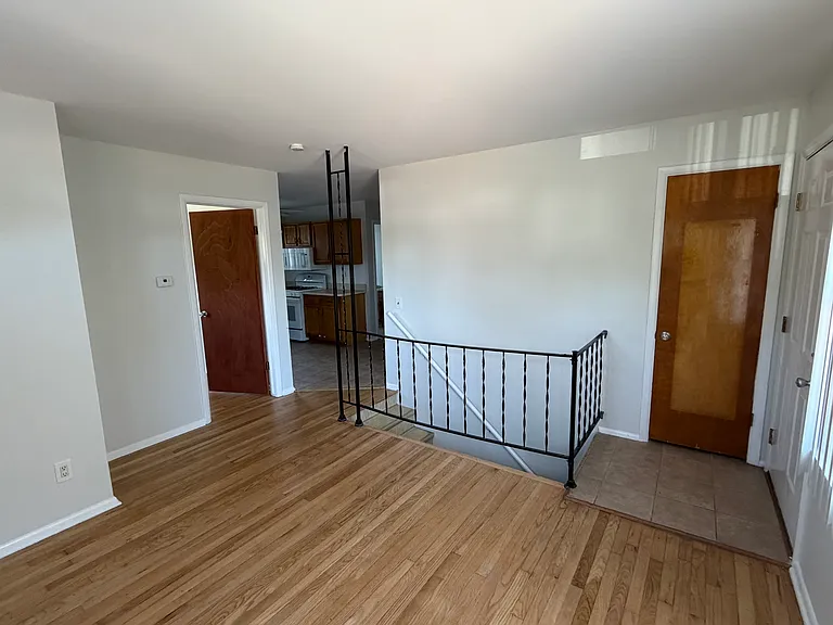 129 N Edgemont St — Photo 11