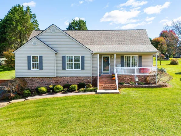 1240 Meadow Down Dr, Forest, VA 24551