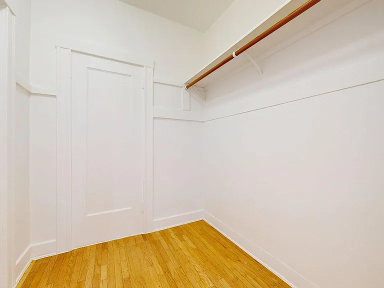 1060 Bush Street — Photo 13