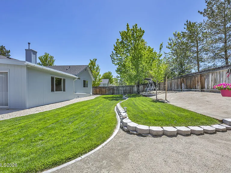 1331 Victoria Dr — Photo 8
