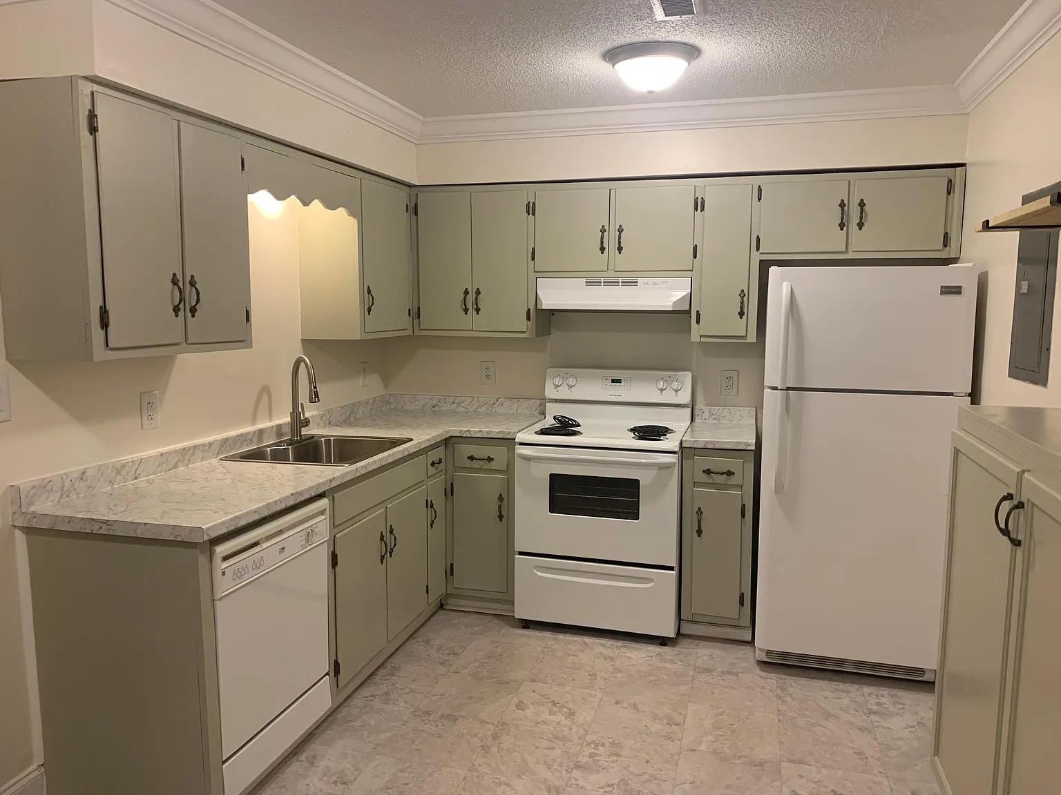 2 bed, 1.5 bath, 850 sqft, $1,200 — Photo 1