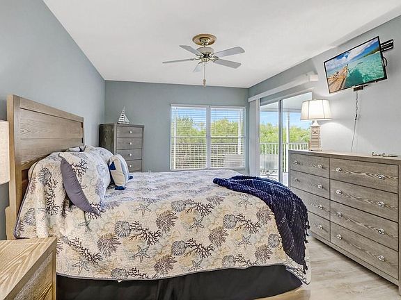 5th image of 300 Stevens Landing Dr Unit 404